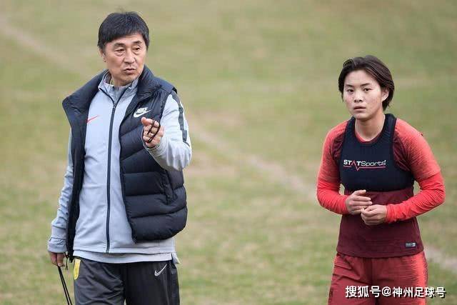 周深的逆袭与那英的赞赏：从导师到对手的五年历程